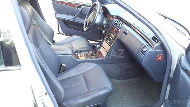 Mercedes E 270 2001, 350,000 km - 2.7 l - Bakı
