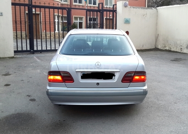 Mercedes E 270 2001, 350,000 km - 2.7 l - Bakı