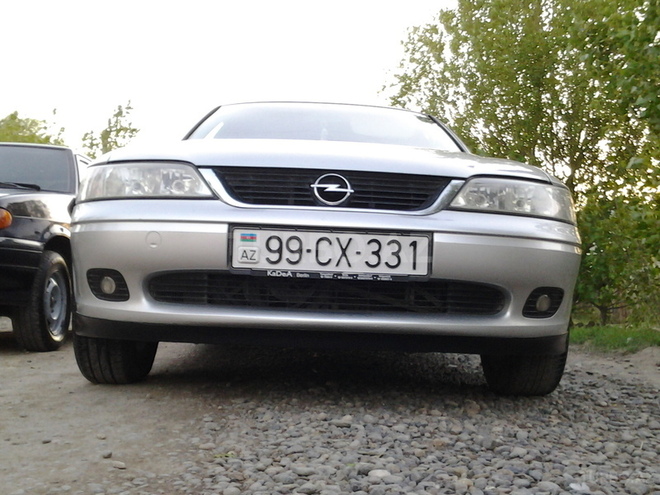 Opel Vectra 1999, 254,100 km - 1.6 l - Saatlı