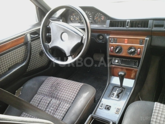 Mercedes E 200 1992, 370,000 km - 2.0 l - Bakı