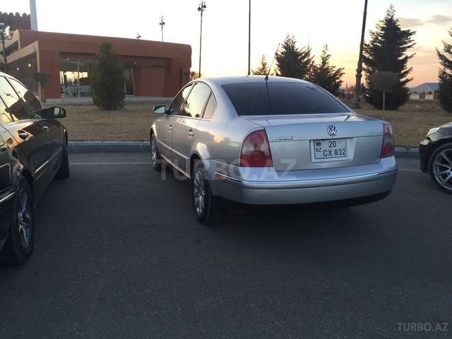 Volkswagen Passat 2003, 270,000 km - 1.8 l - Gəncə