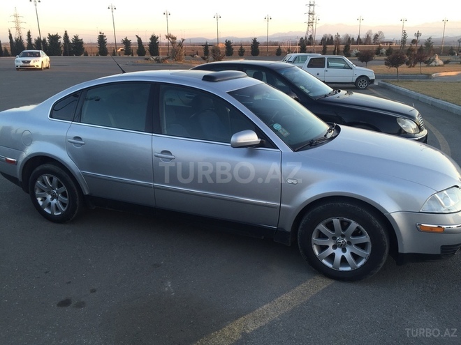 Volkswagen Passat 2003, 270,000 km - 1.8 l - Gəncə