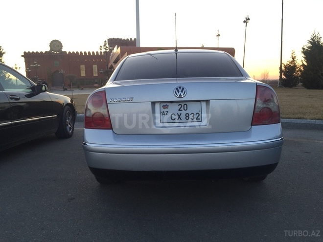Volkswagen Passat 2003, 270,000 km - 1.8 l - Gəncə