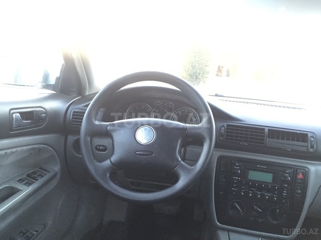 Volkswagen Passat 2003, 270,000 km - 1.8 l - Gəncə