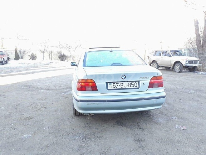 BMW 528 1997, 260,000 km - 2.8 л - Gədəbəy