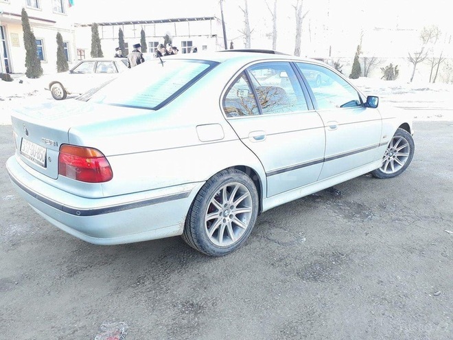 BMW 528 1997, 260,000 km - 2.8 л - Gədəbəy