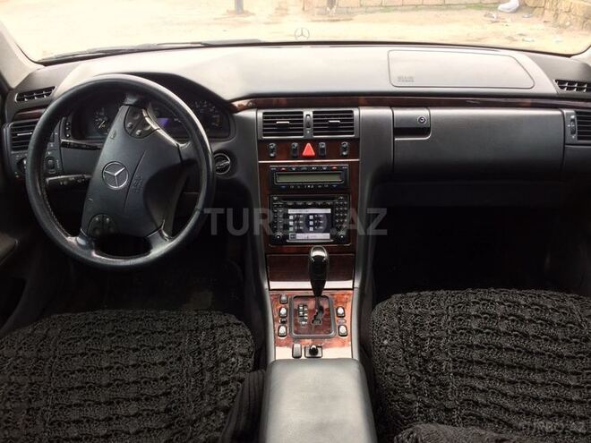 Mercedes E 240 2001, 208,023 km - 2.6 l - Bakı