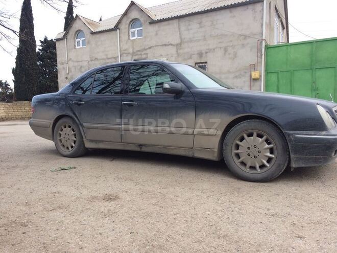 Mercedes E 240 2001, 208,023 km - 2.6 l - Bakı