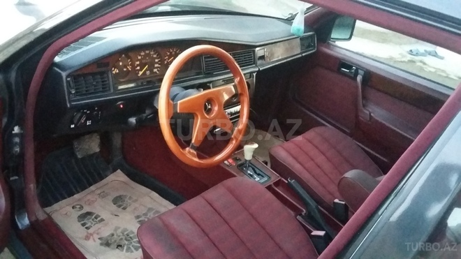 Mercedes 190 1990, 310,447 km - 2.0 l - Astara
