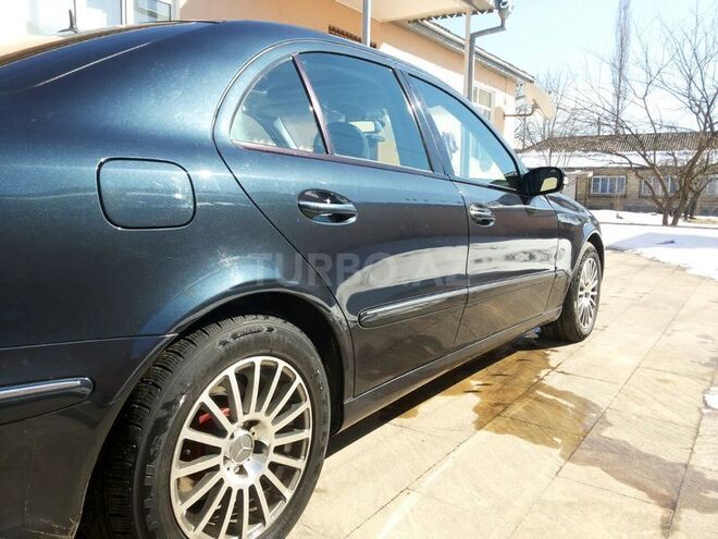 Mercedes E 260 2004, 196,500 km - 2.6 l - İsmayıllı