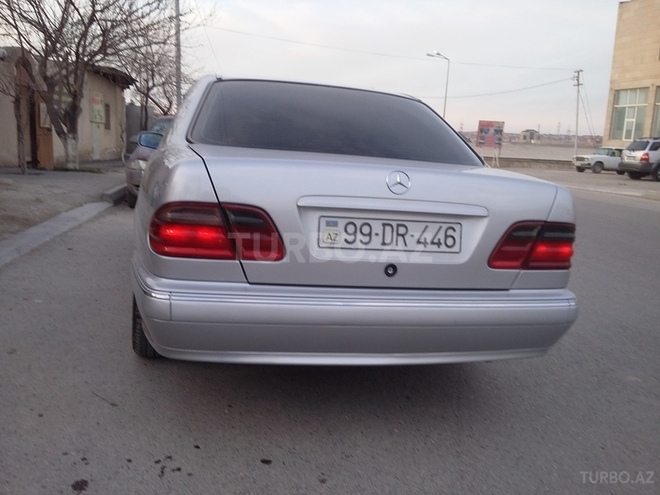 Mercedes E 220 2000, 220,000 km - 2.2 l - Bakı