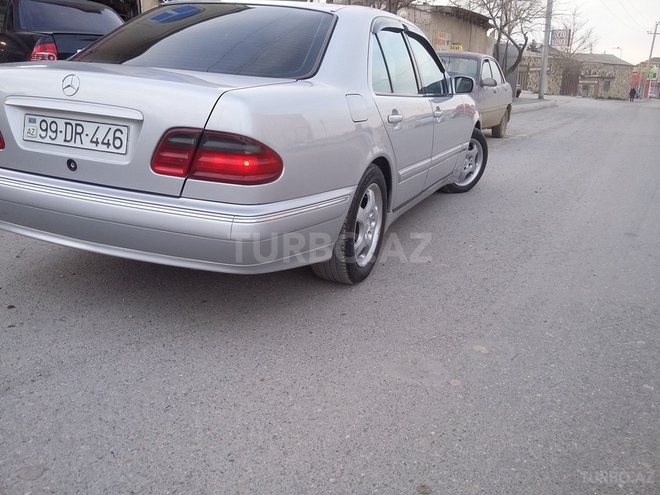 Mercedes E 220 2000, 220,000 km - 2.2 l - Bakı