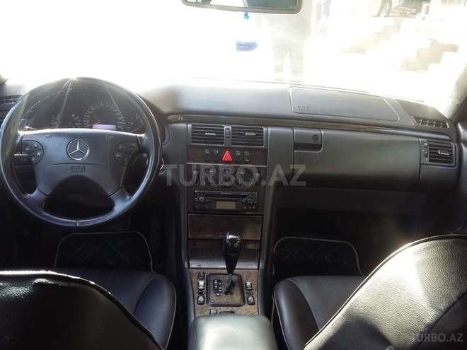 Mercedes E 220 2000, 220,000 km - 2.2 l - Bakı