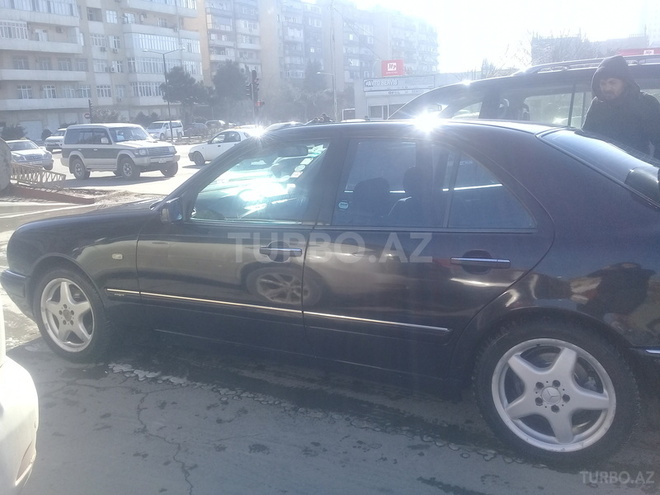 Mercedes E 240 1998, 250,000 km - 2.4 l - Bakı