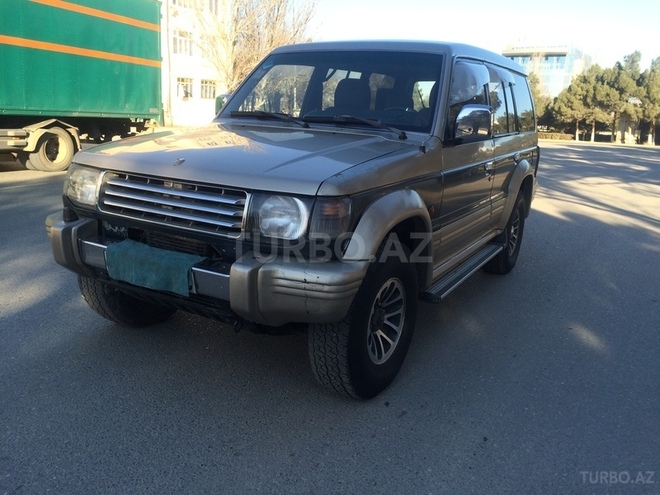 Mitsubishi Pajero 1992, 243,000 km - 2.5 л - Bakı