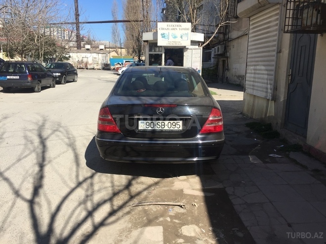 Mercedes E 240 2003, 185,000 km - 2.6 l - Bakı