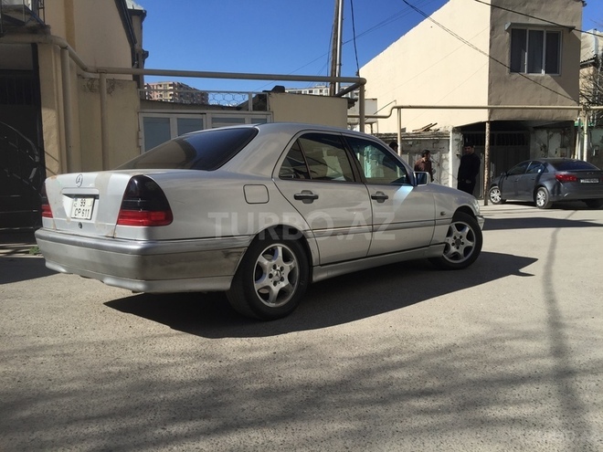 Mercedes C 240 1999, 256,000 km - 2.4 l - Bakı