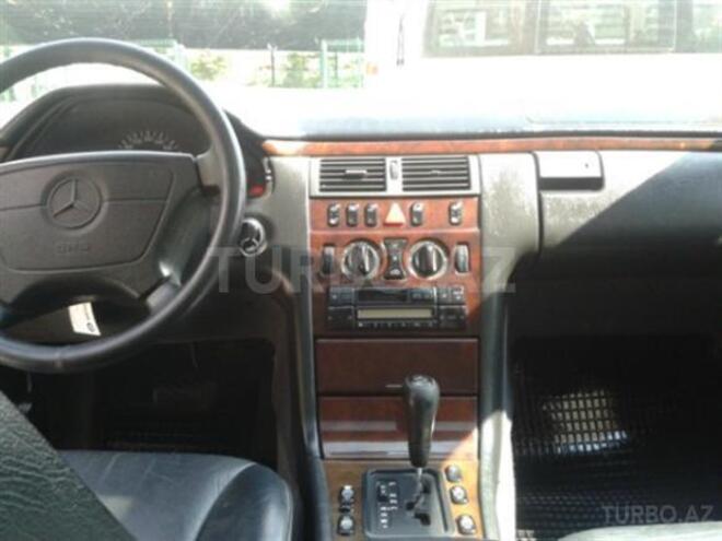 Mercedes E 200 1997, 175,000 km - 2.0 l - Bakı