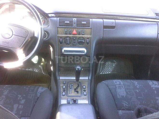 Mercedes E 240 1999, 270,000 km - 2.4 l - Bakı