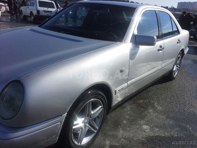 Mercedes E 240 1999, 270,000 km - 2.4 l - Bakı