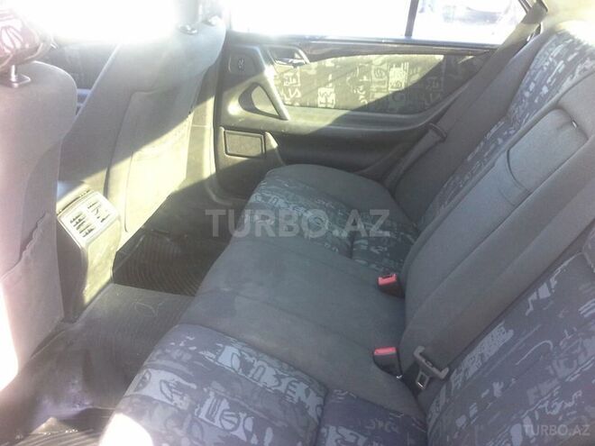 Mercedes E 240 1999, 270,000 km - 2.4 l - Bakı
