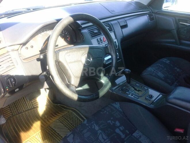 Mercedes E 240 1999, 270,000 km - 2.4 l - Bakı