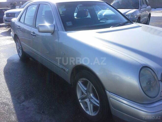 Mercedes E 240 1999, 270,000 km - 2.4 l - Bakı