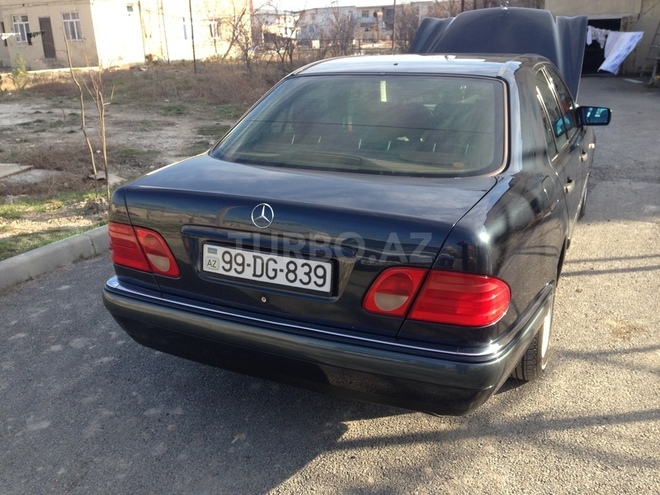 Mercedes E 240 1998, 199,600 km - 2.4 l - Ucar