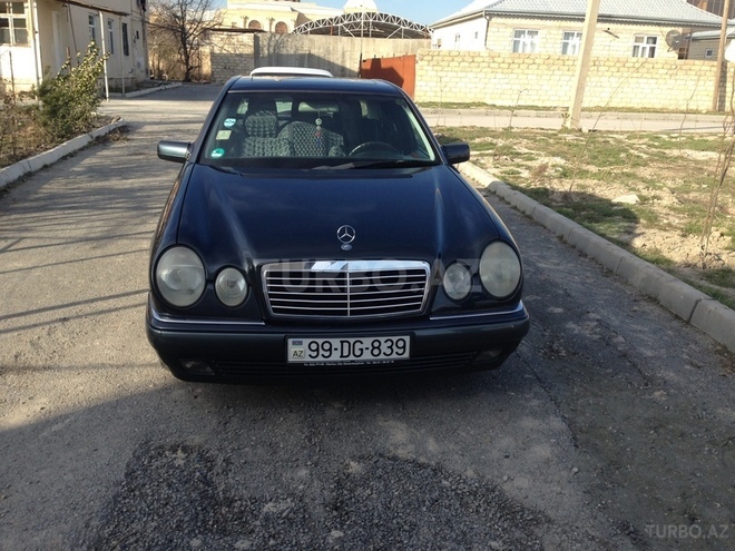 Mercedes E 240 1998, 199,600 km - 2.4 l - Ucar