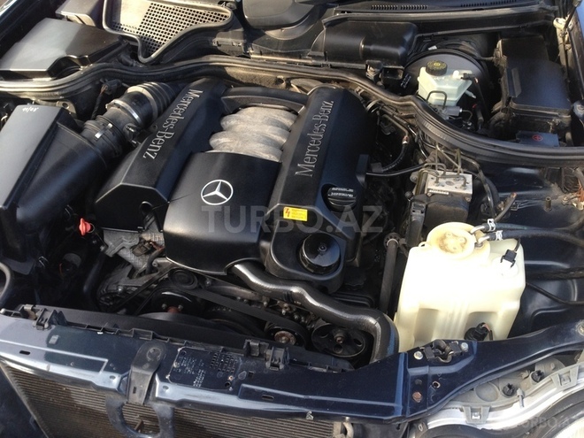 Mercedes E 240 1998, 199,600 km - 2.4 l - Ucar