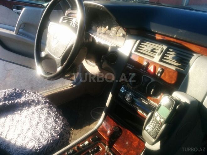 Mercedes E 240 1998, 298,000 km - 2.4 л - Bakı