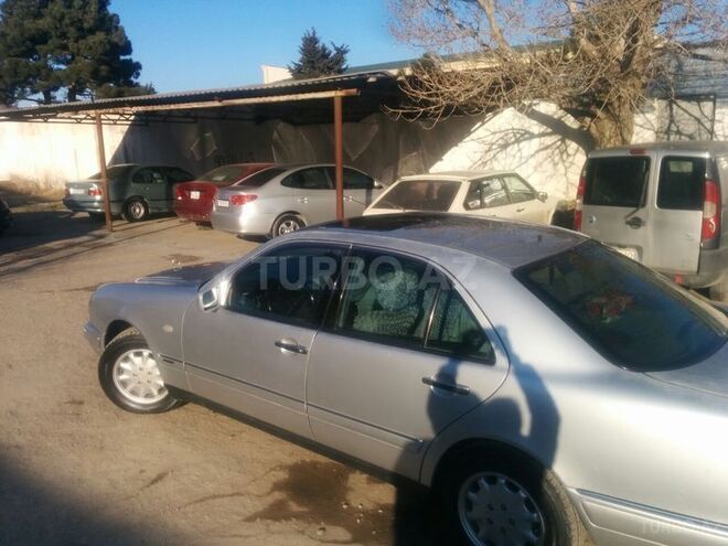 Mercedes E 240 1998, 298,000 km - 2.4 л - Bakı