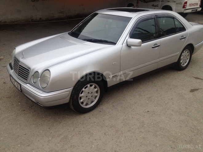 Mercedes E 240 1998, 298,000 km - 2.4 л - Bakı