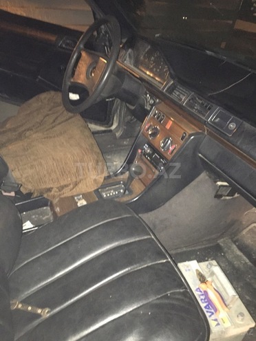 Mercedes E 250 1990, 356,000 km - 2.5 l - Bakı