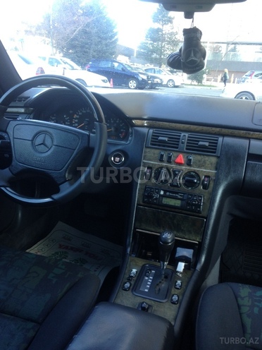 Mercedes E 200 1996, 210,000 km - 0.2 l - Bakı