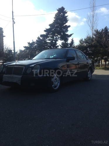 Mercedes E 200 1996, 210,000 km - 0.2 l - Bakı