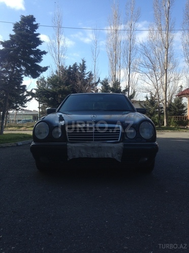 Mercedes E 200 1996, 210,000 km - 0.2 l - Bakı