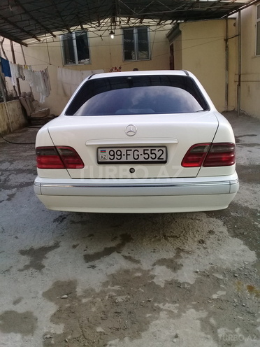 Mercedes E 220 2002, 254,300 km - 2.2 l - Bakı
