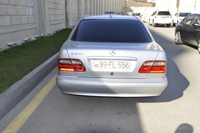 Mercedes E 200 2001, 188,888 km - 2.0 l - Bakı