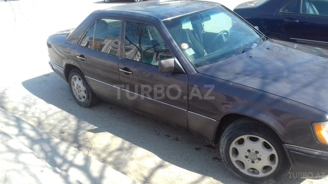 Mercedes E 200 1992, 258,000 km - 2.0 l - Bakı
