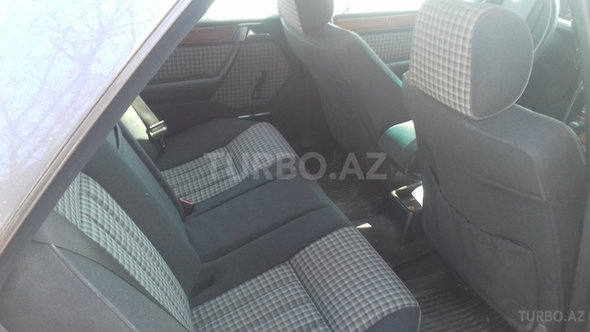 Mercedes E 200 1992, 258,000 km - 2.0 l - Bakı