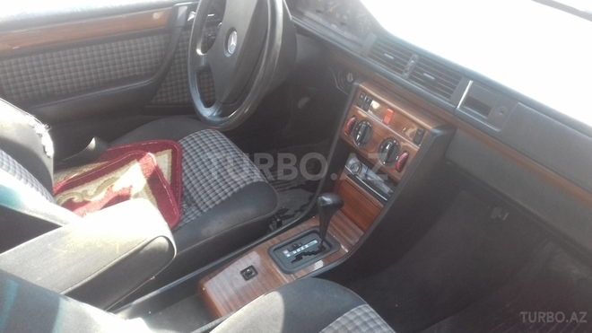 Mercedes E 200 1992, 258,000 km - 2.0 l - Bakı