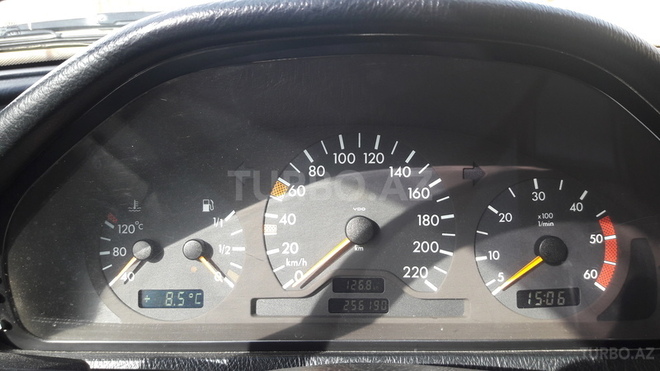 Mercedes C 220 1999, 255,000 km - 2.2 л - Bakı