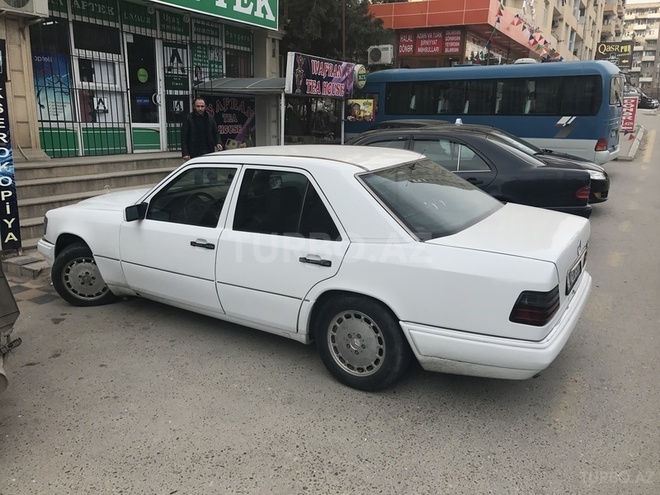Mercedes E 250 1994, 421,900 km - 2.5 l - Bakı