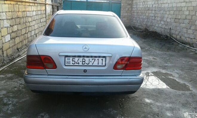 Mercedes E 220 1996, 318,000 km - 2.2 l - Siyəzən