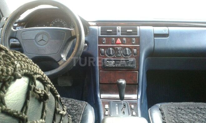 Mercedes E 220 1996, 318,000 km - 2.2 l - Siyəzən