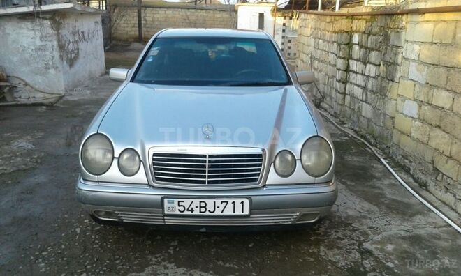 Mercedes E 220 1996, 318,000 km - 2.2 l - Siyəzən