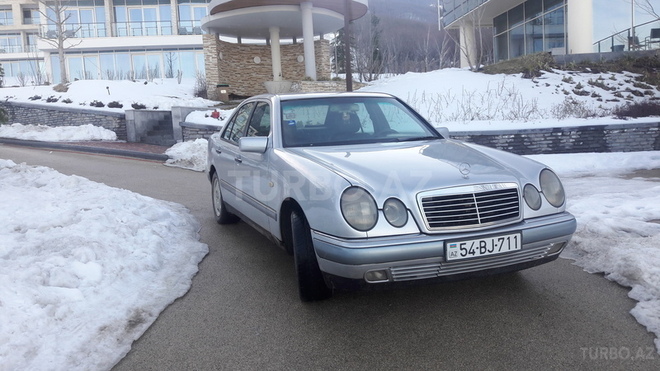 Mercedes E 220 1996, 318,000 km - 2.2 l - Siyəzən
