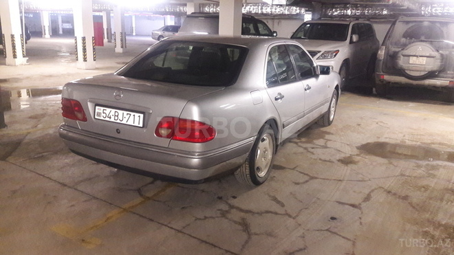 Mercedes E 220 1996, 318,000 km - 2.2 l - Siyəzən