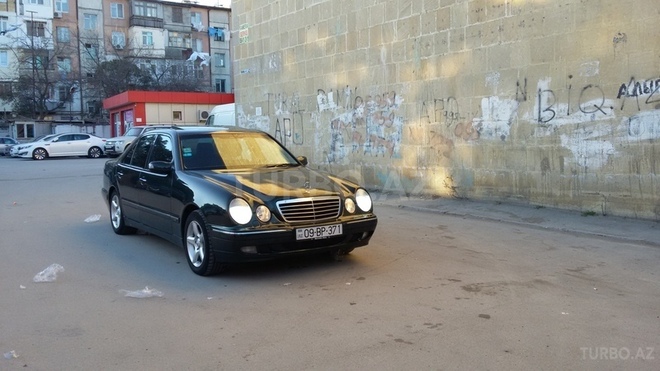 Mercedes E 220 2000, 258,419 km - 2.2 л - Bakı